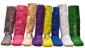 Кружевные сапоги требуют особого ухода